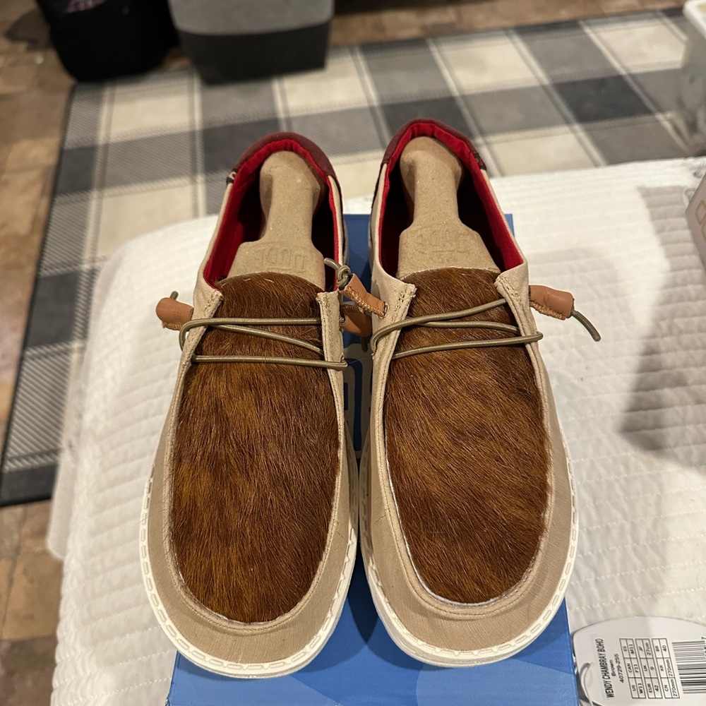 Women’s cowhide hey dudes